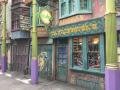 Fuegos Artificiales del Dr. Fillibuster en el Callejón Diagon de Universal Orlando (julio de 2018) Fuegos Artificiales del Dr. Fillibuster en el Callejón Diagon de Universal Orlando (julio de 2018)